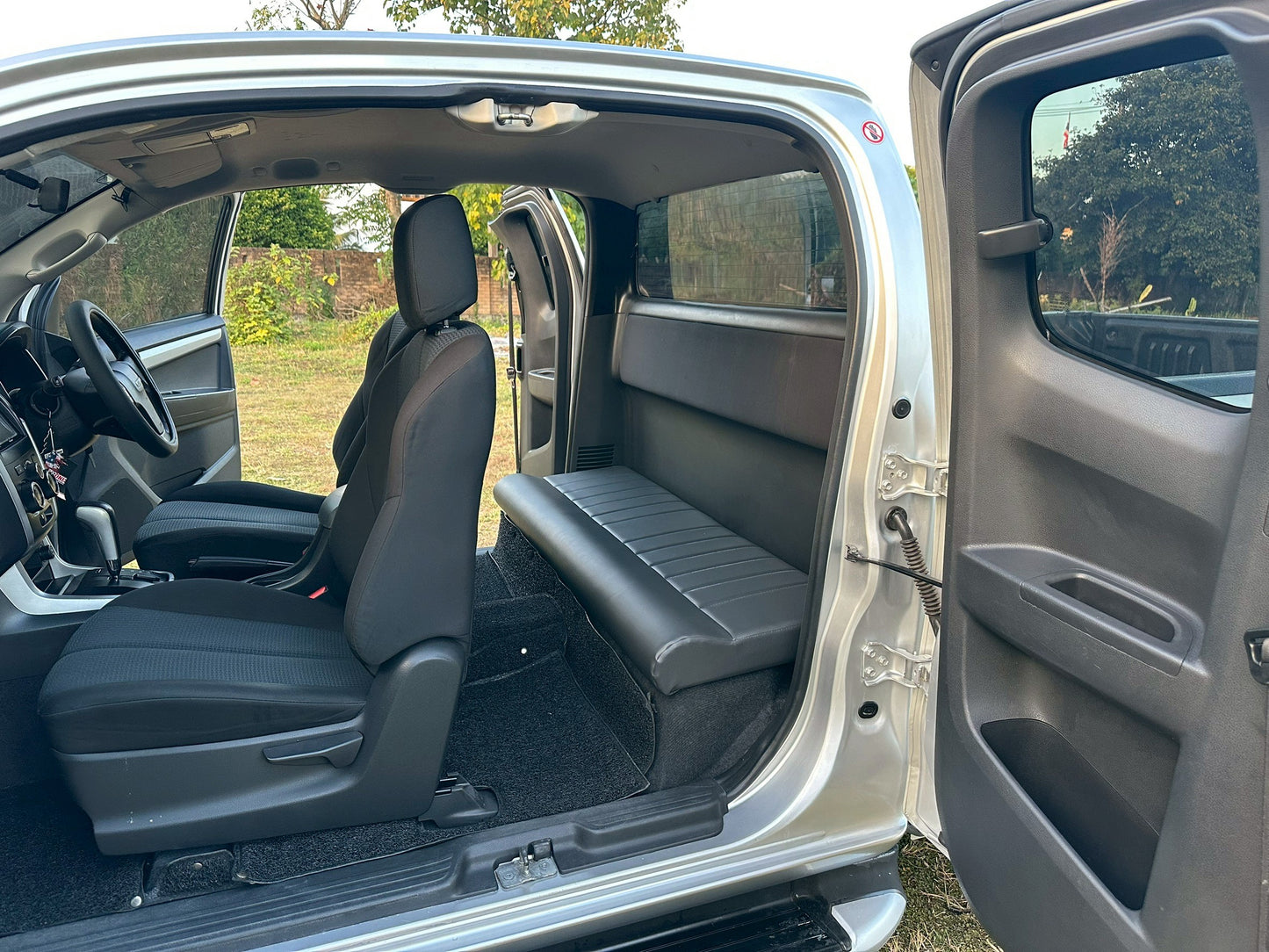 All new Dmax cab 2.5 Z-prestige DDI-VGS เกียร์ออโต้ 2012