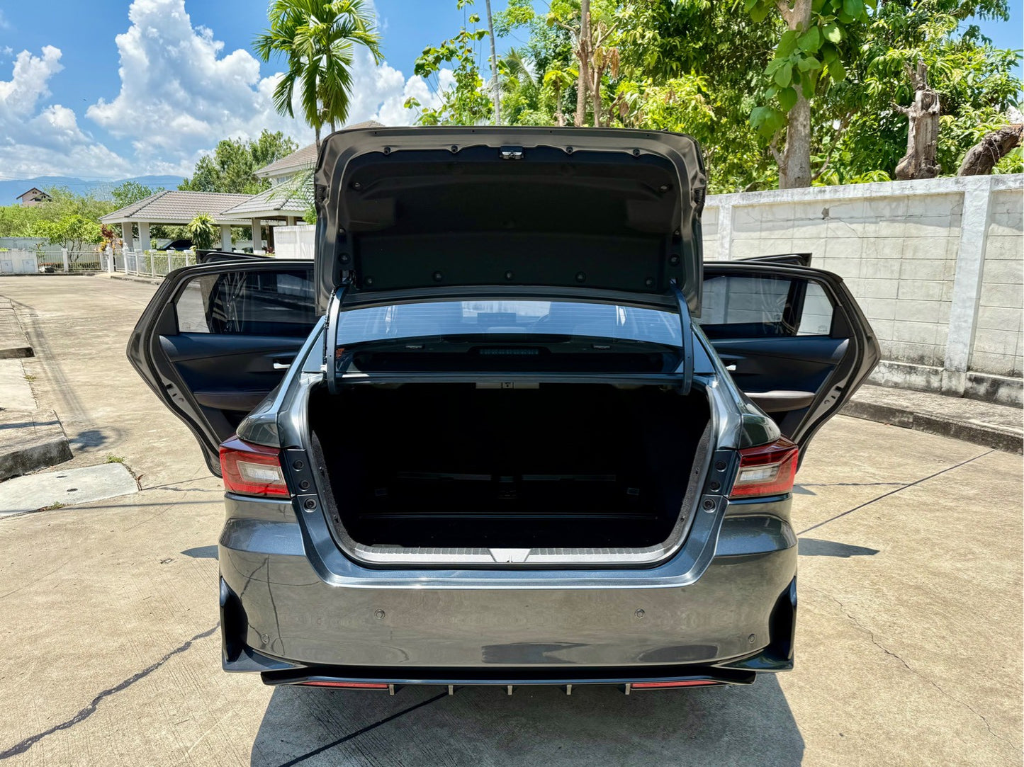 TOYOTA YARIS ATIVE PREMIUM รองท็อป ปี 2023 (2566)