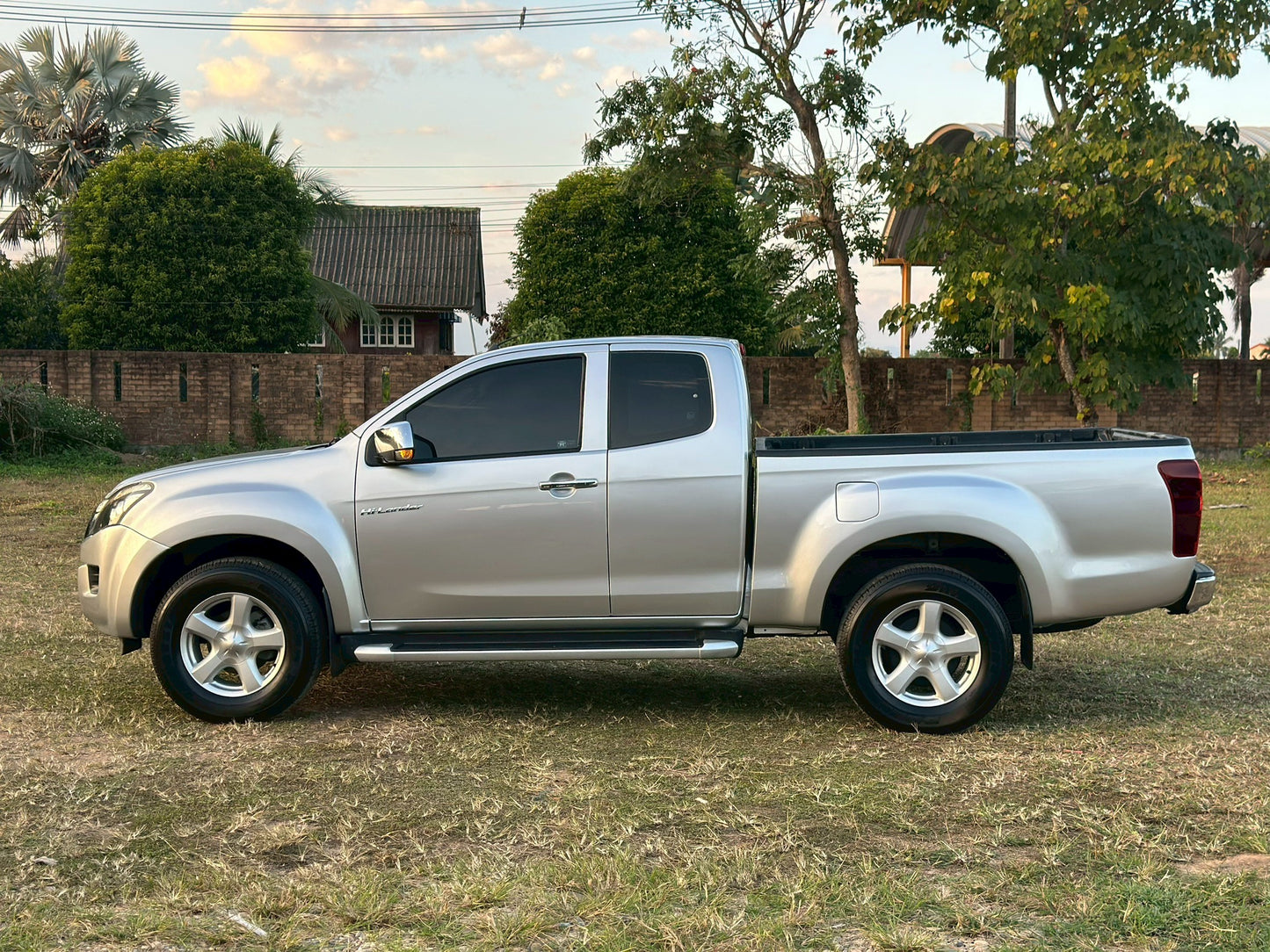 All new Dmax cab 2.5 Z-prestige DDI-VGS เกียร์ออโต้ 2012