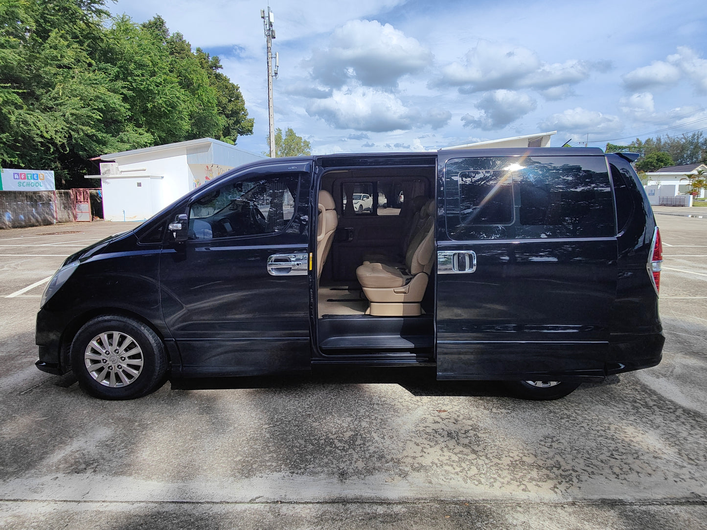 Hyundai H-1 Deluxe 2.5 CRDi ปี 2016