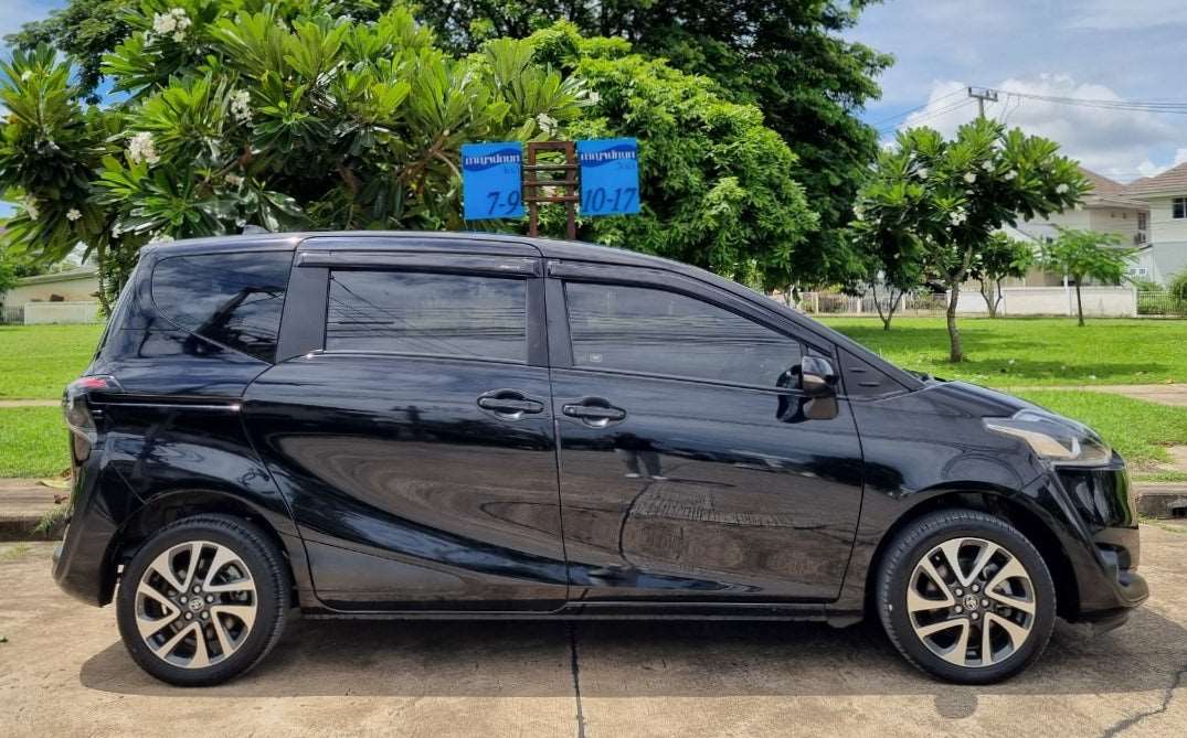 Toyota Sienta V Auto ตัวท็อป ปี 2560