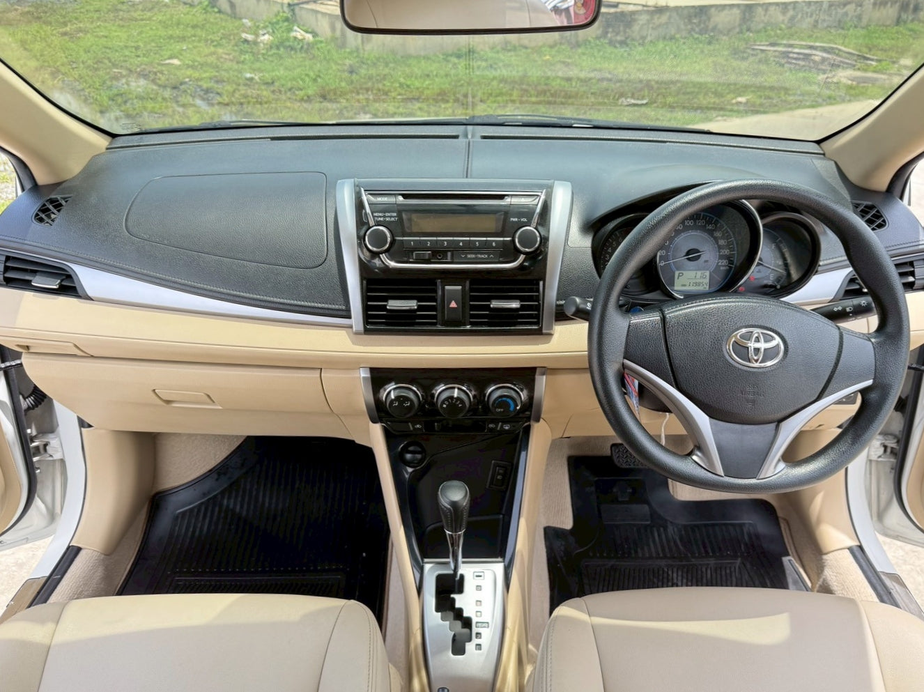 TOYOTA VIOS 1.5E A/T เกียร์ออโต้ 2015/2558
