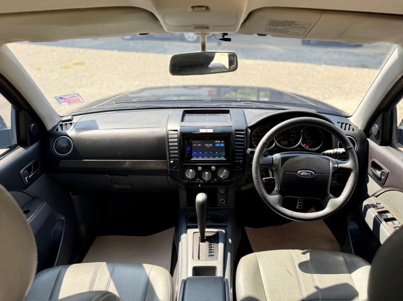 Ford Everest 2.5 LTD LIMITED ออโต้ 2WD ปี 2557