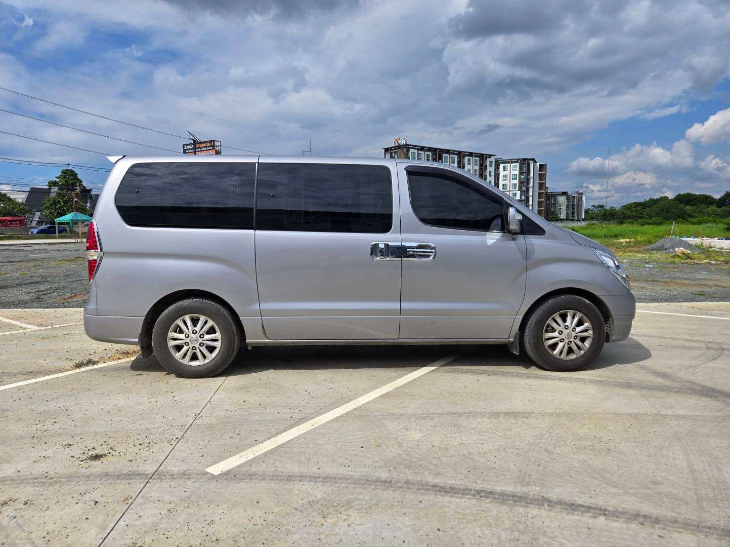 Hyundai H1 2.5 MAESTO TOURING CRDi เกียร์ธรรมดา ปี 2012/2555