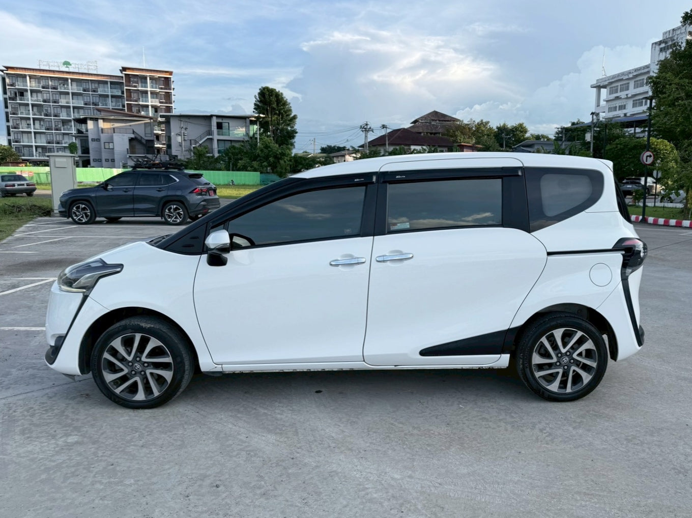 TOYOTA SIENTA 1.5V AT ปี 2017