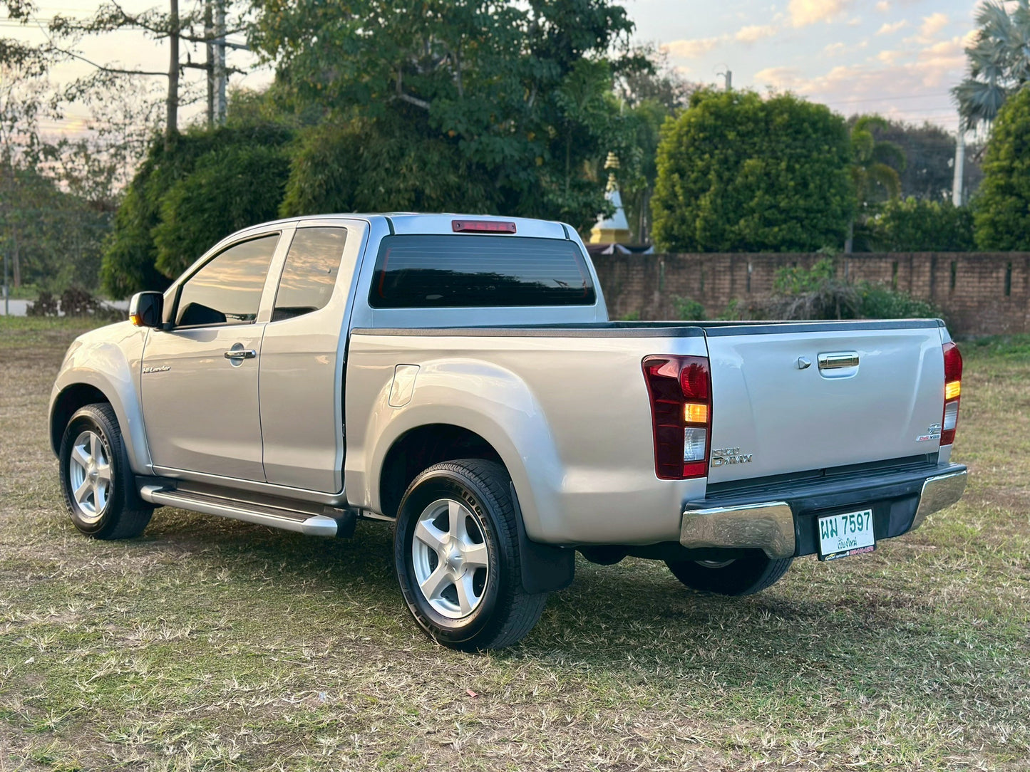 All new Dmax cab 2.5 Z-prestige DDI-VGS เกียร์ออโต้ 2012