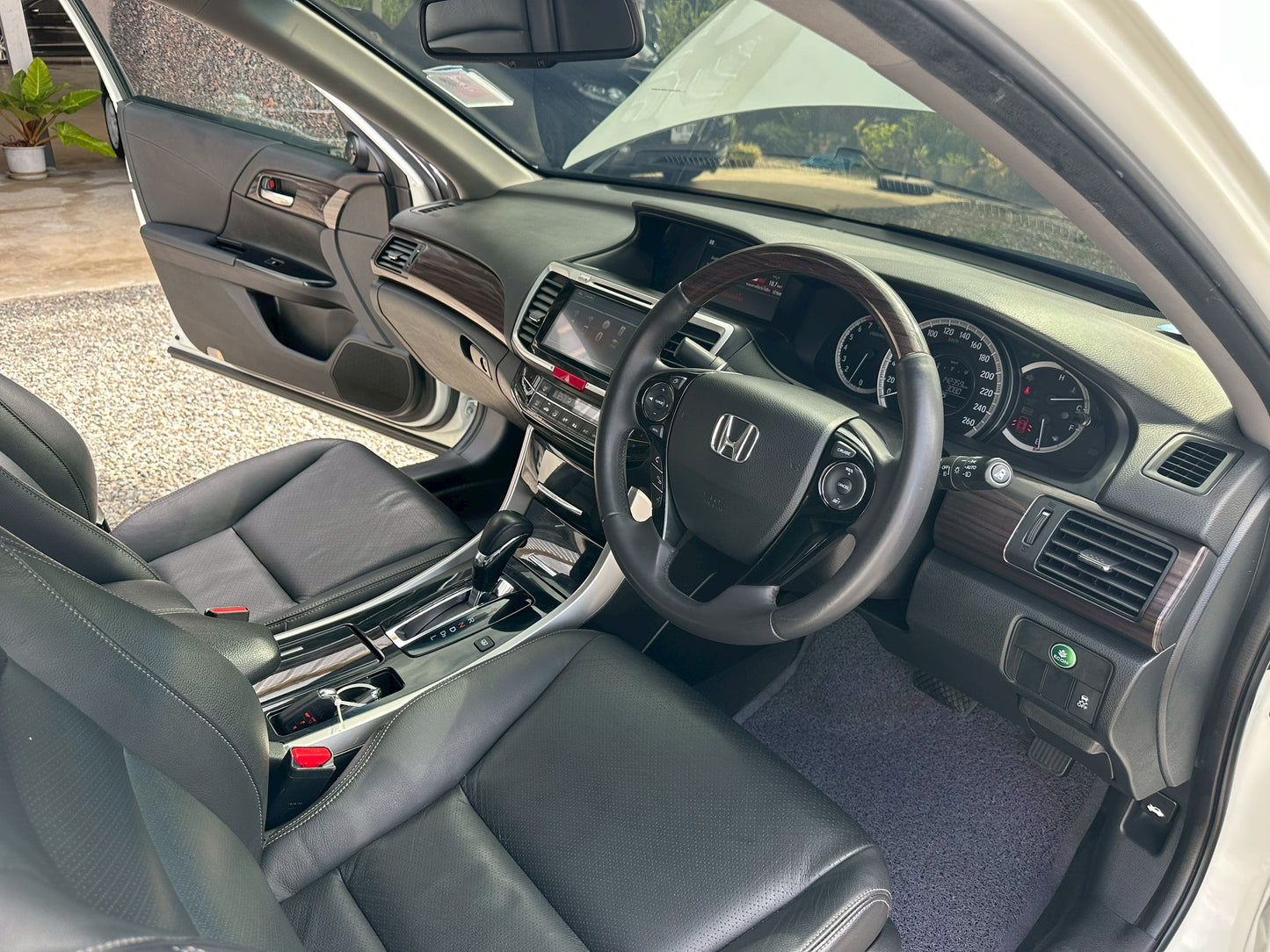 Honda Accord 2.0EL NAVI Auto MNC 2016