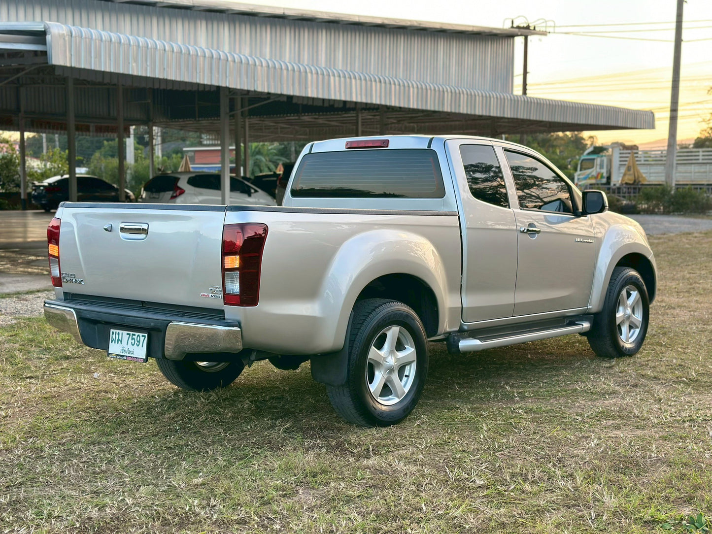 All new Dmax cab 2.5 Z-prestige DDI-VGS เกียร์ออโต้ 2012