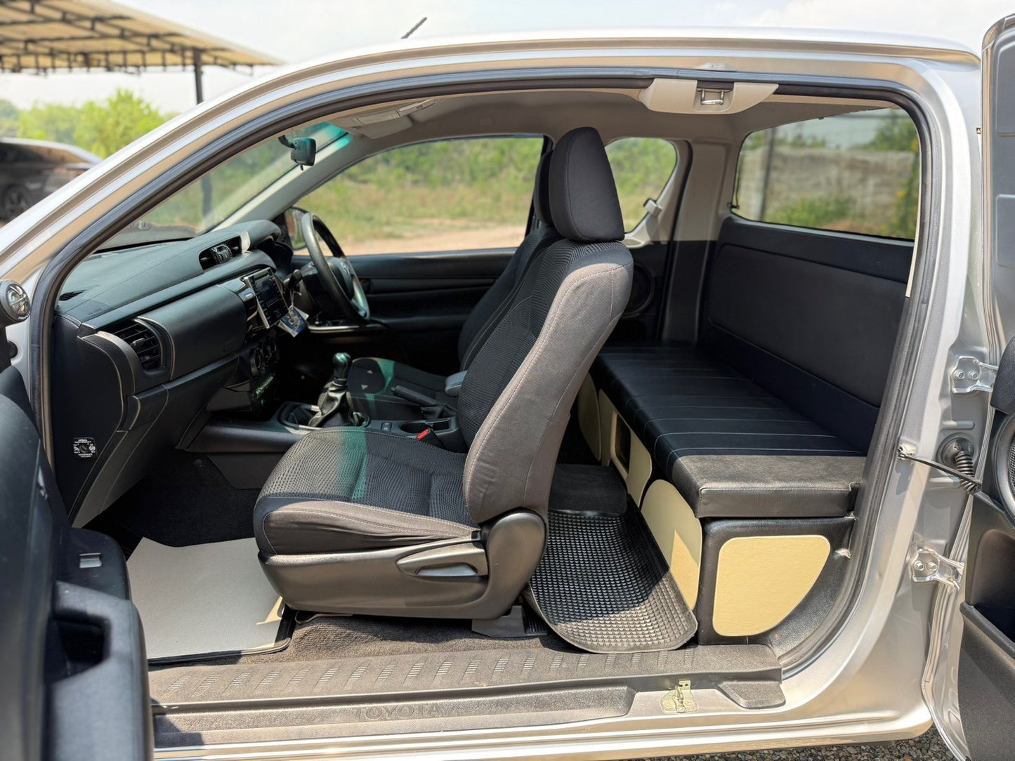 "Toyota Revo cab 2.4E m/t 2018/2561" (เกียร์ธรรมดา)