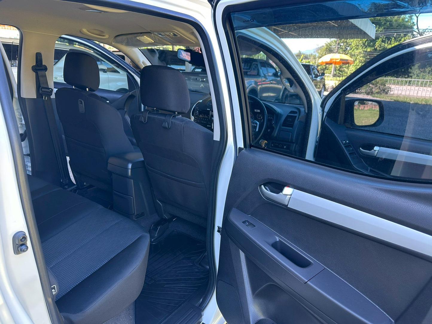 ISUZU D-MAX Hi-LANDER Blue power CAB-4 1.9 Z-Ddi (MNC)A/T 2017 / 2560