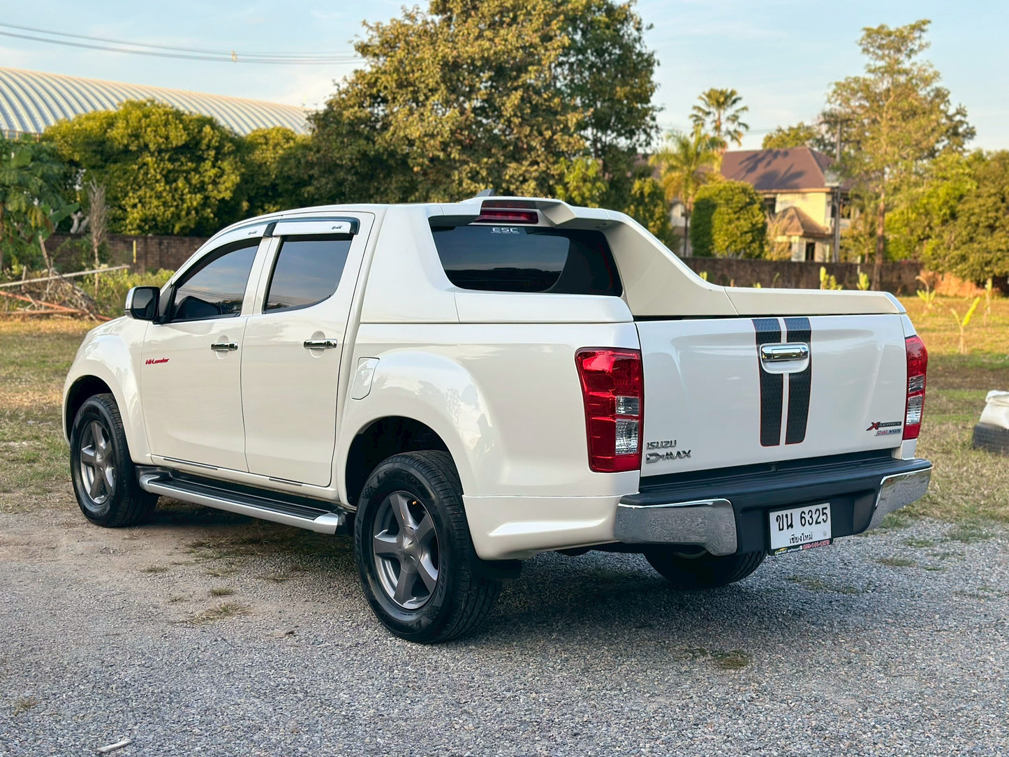 ISUZU D-MAX All New Double Cab X-Series
2.5 Z-Prestige DDI-VGS เกียร์ออโต้

ปี 2012 / 2556