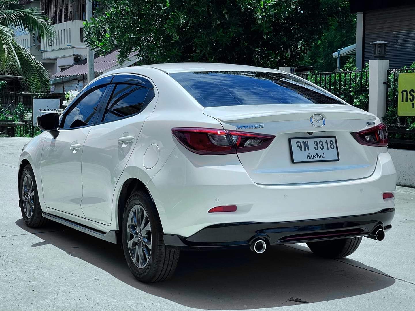 Mazda2 SkyActive High Plus Sedan สีขาวมุก เกียร์ออโต้ ปี 2562