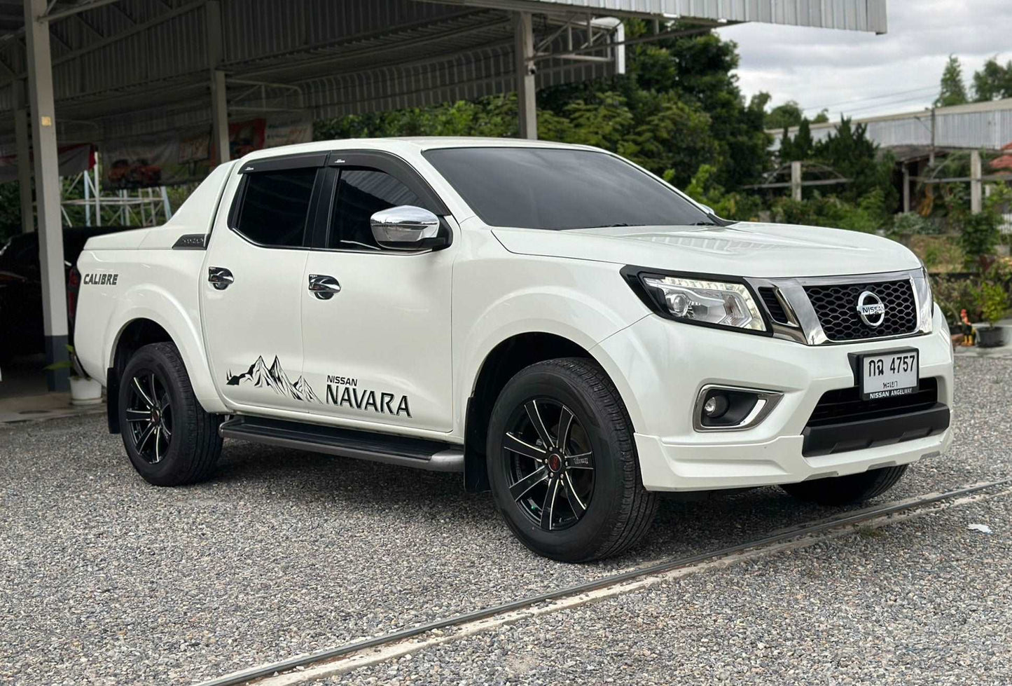 NEW NISSAN NAVARA NP300 2.5 VL CALIBRE SPORTECH สี่ประตู ปี2017