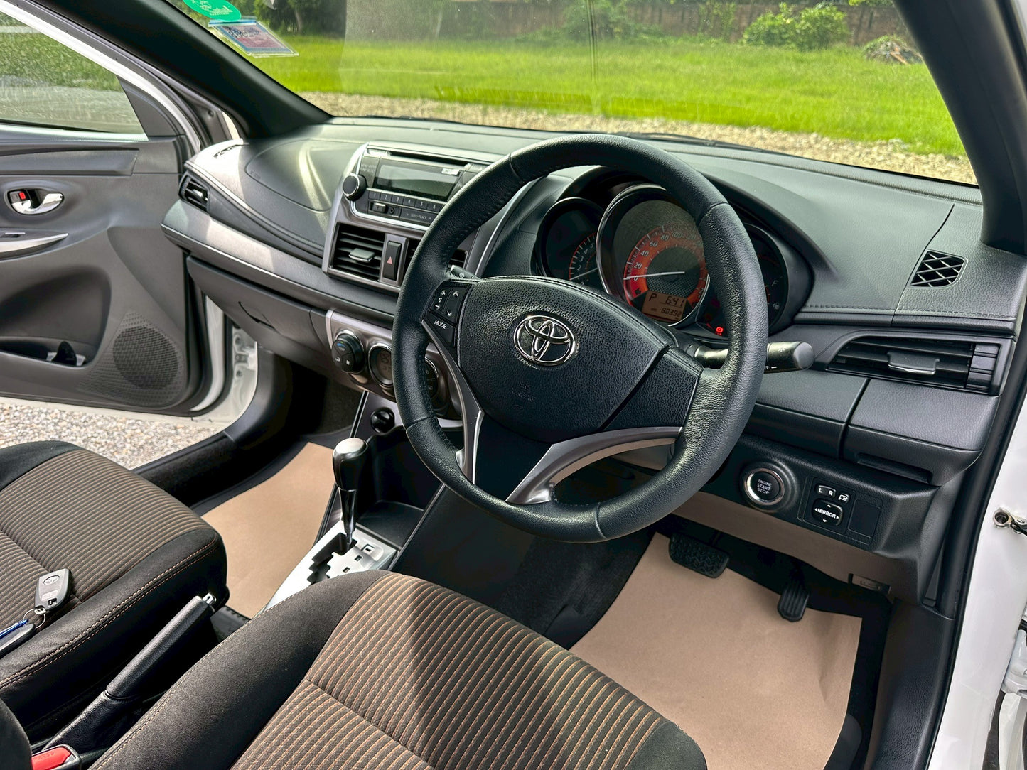 Toyota Yaris 1.2 G เกียร์ ออโต้ รุ่นท้อป