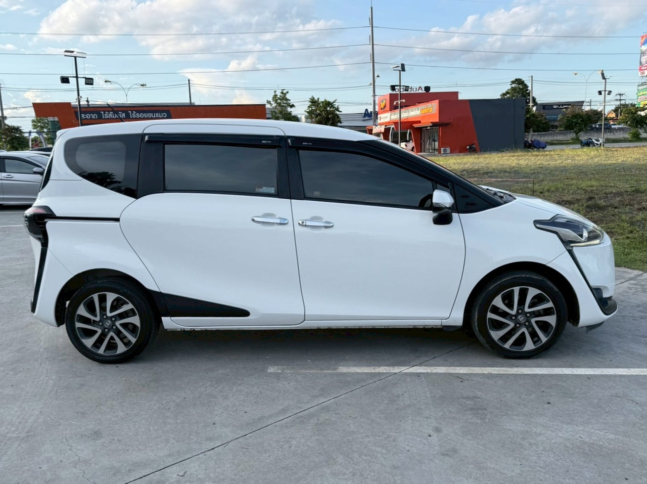TOYOTA SIENTA 1.5V AT ปี 2017