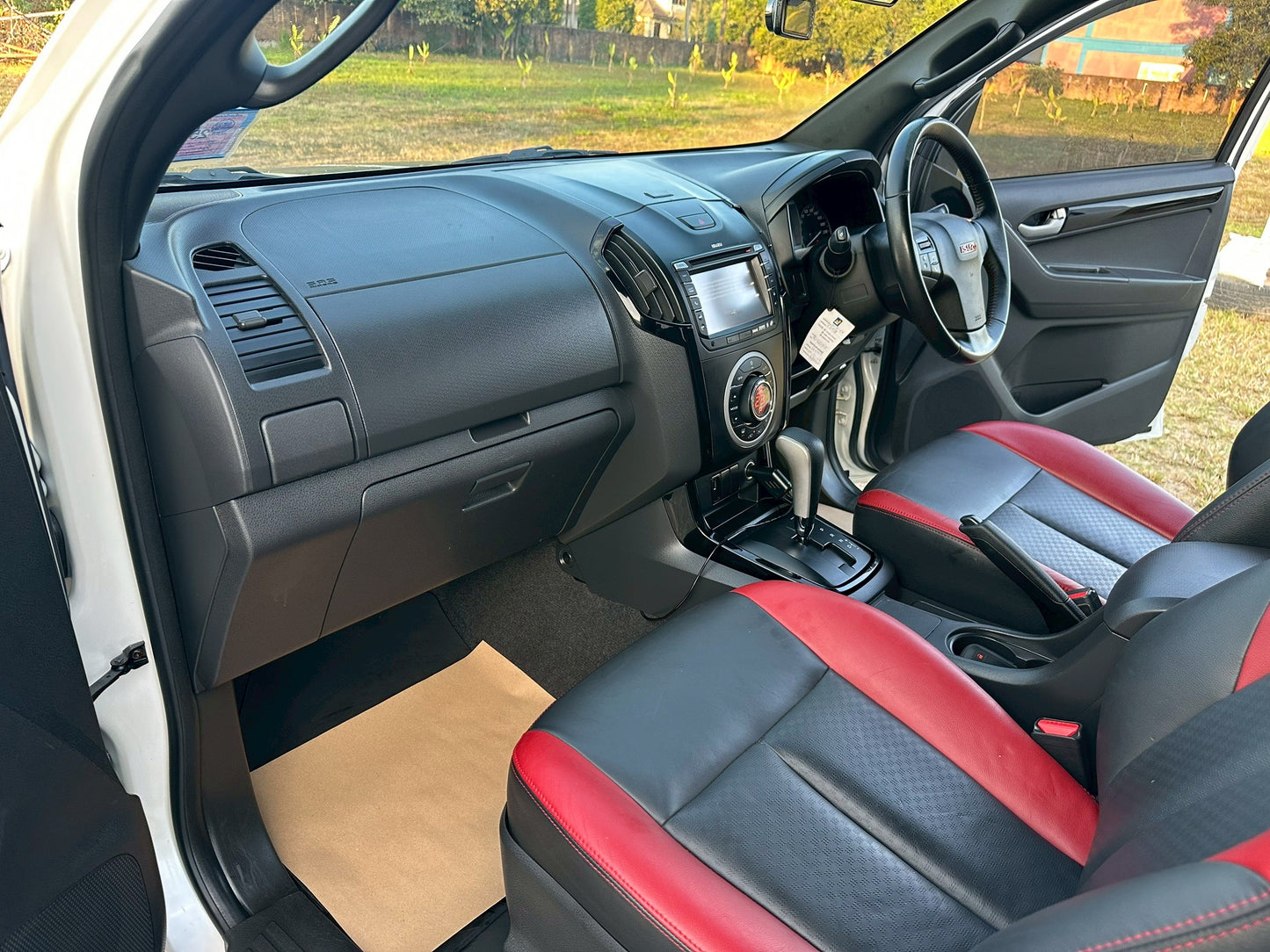 ISUZU D-MAX All New Double Cab X-Series
2.5 Z-Prestige DDI-VGS เกียร์ออโต้

ปี 2012 / 2556