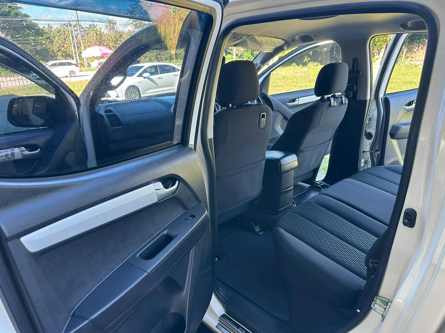 ISUZU D-MAX Hi-LANDER Blue power CAB-4 1.9 Z-Ddi (MNC)A/T 2017 / 2560