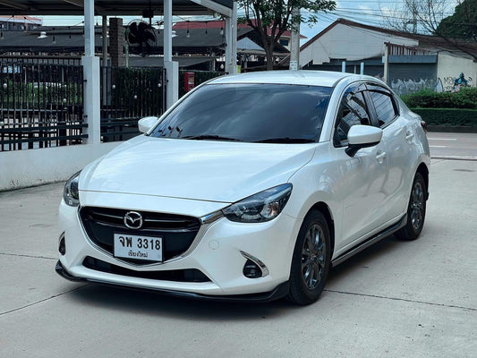 Mazda2 SkyActive High Plus Sedan สีขาวมุก เกียร์ออโต้ ปี 2562