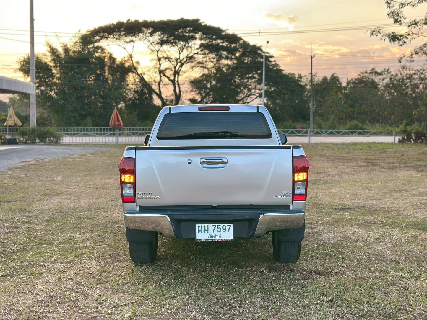 All new Dmax cab 2.5 Z-prestige DDI-VGS เกียร์ออโต้ 2012