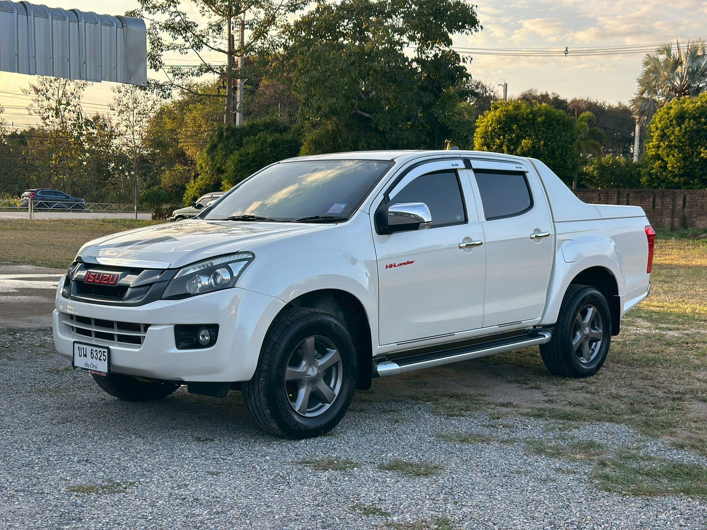 ISUZU D-MAX All New Double Cab X-Series
2.5 Z-Prestige DDI-VGS เกียร์ออโต้

ปี 2012 / 2556